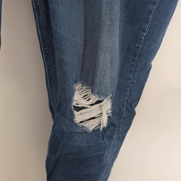 Distressed Women’s Jeans - Picture 6 of 8